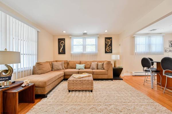 100 N Argyle Ave, Margate, NJ 08402