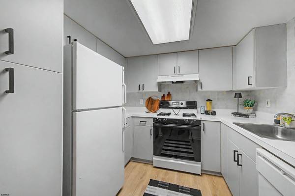 1105 Dolphin #1105, Northfield, NJ 08225
