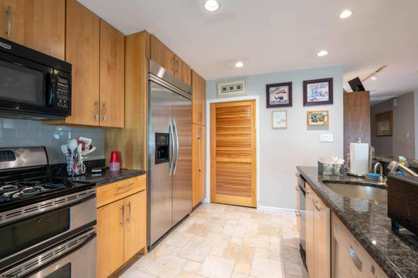 9 E Gilmar Cir, Margate, NJ 08402