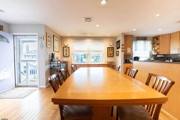 9 E Gilmar Cir, Margate, NJ 08402