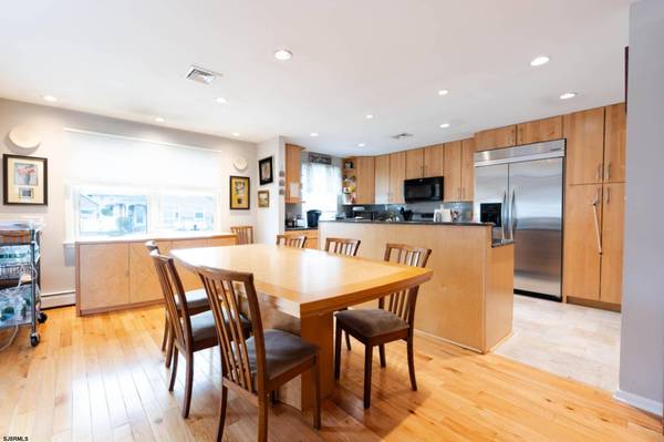 9 E Gilmar Cir, Margate, NJ 08402