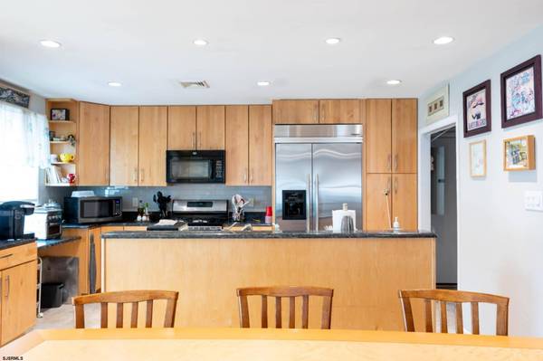 9 E Gilmar Cir, Margate, NJ 08402