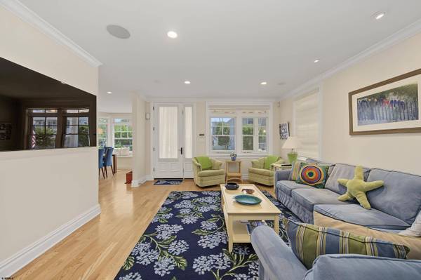 4 S Huntington Ave, Margate, NJ 08402
