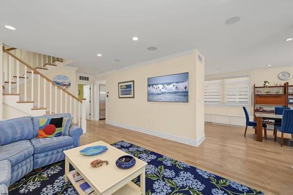 4 S Huntington Ave, Margate, NJ 08402