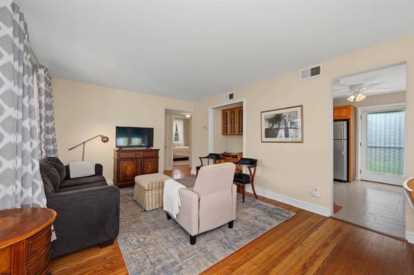 200 N Argyle Ave, Margate, NJ 08402