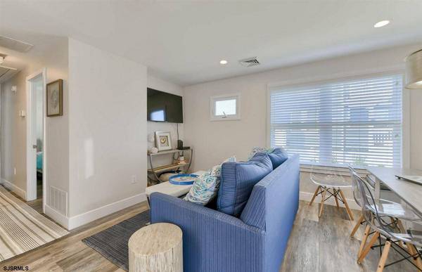 102 N Essex Ave, Margate, NJ 08402