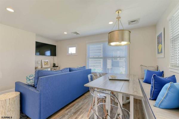 102 N Essex Ave, Margate, NJ 08402