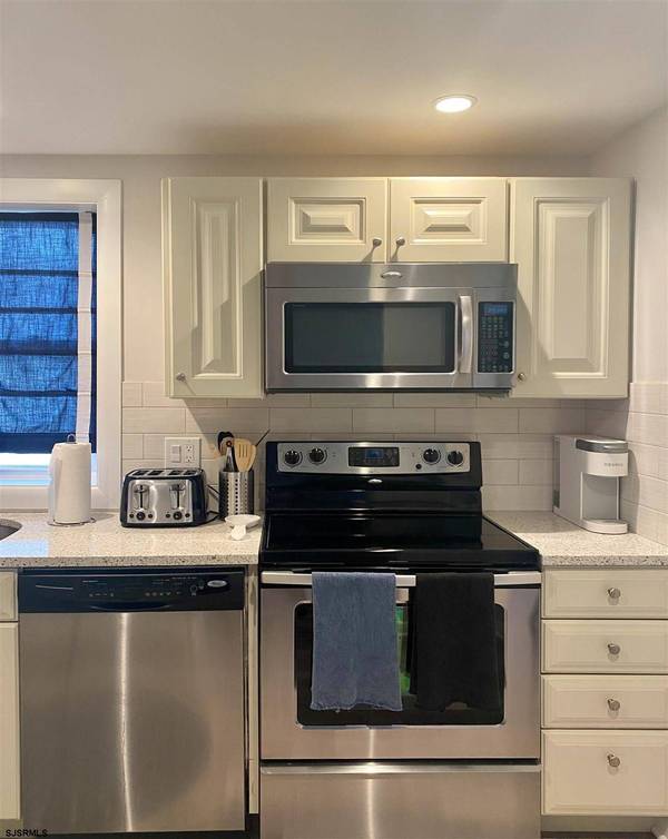 107 N Newark Ave, Ventnor, NJ 08406