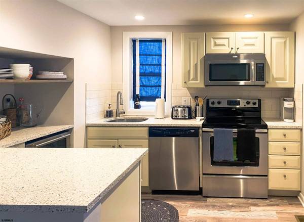 107 N Newark Ave, Ventnor, NJ 08406