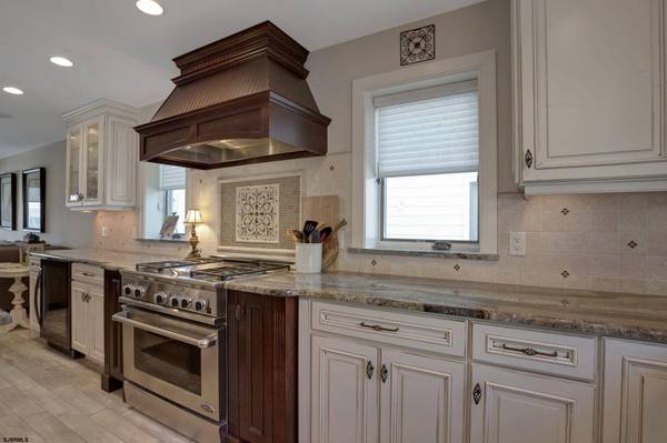 16 N Haverford Ave, Margate, NJ 08402