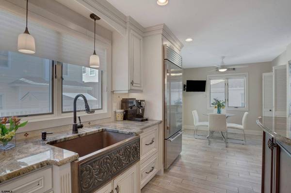 16 N Haverford Ave, Margate, NJ 08402