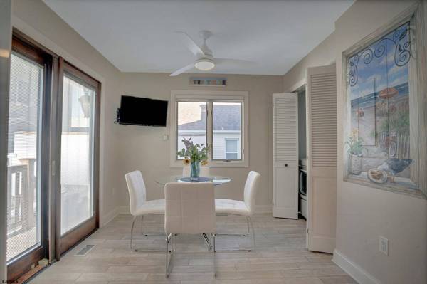 16 N Haverford Ave, Margate, NJ 08402