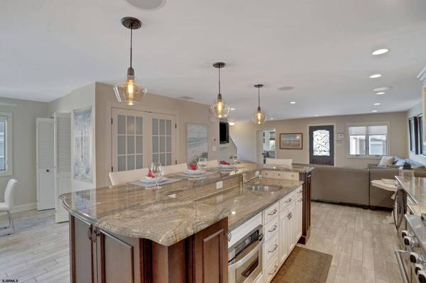 16 N Haverford Ave, Margate, NJ 08402