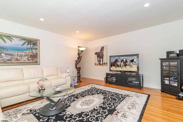 100 S Marion Ave, Ventnor, NJ 08406