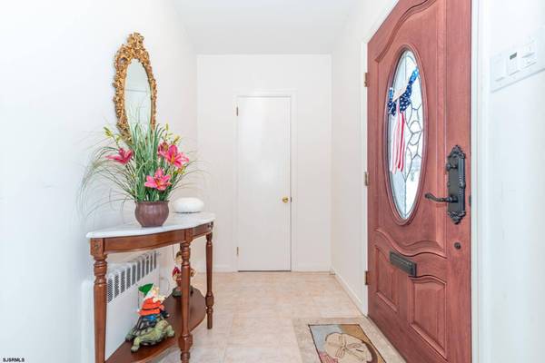 100 S Marion Ave, Ventnor, NJ 08406