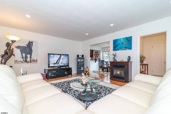 100 S Marion Ave, Ventnor, NJ 08406