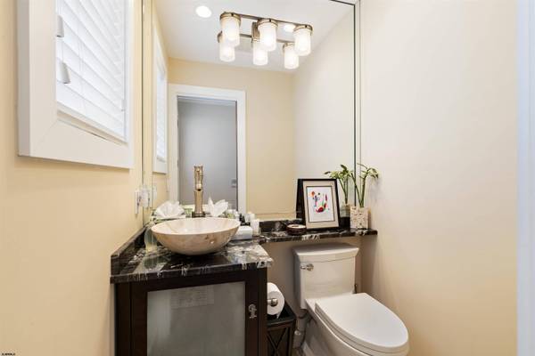 103 S Andover Ave, Margate, NJ 08402