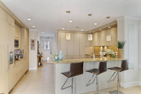103 S Andover Ave, Margate, NJ 08402