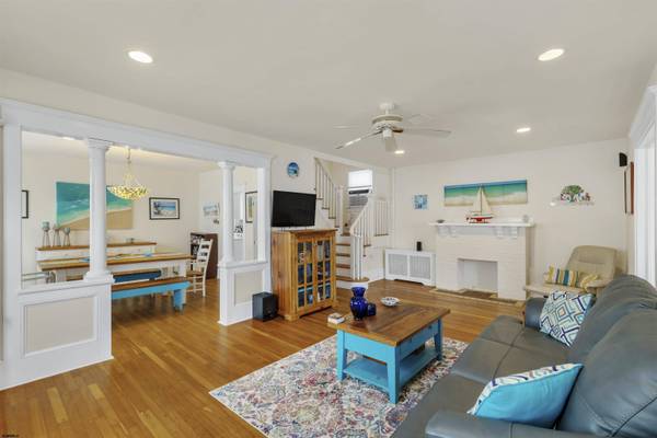 12 N Wyoming Ave, Ventnor, NJ 08406