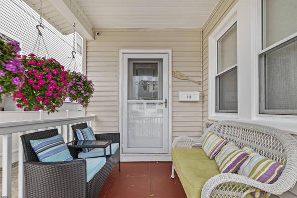 12 N Wyoming Ave, Ventnor, NJ 08406