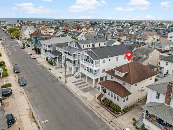 12 N Wyoming Ave, Ventnor, NJ 08406