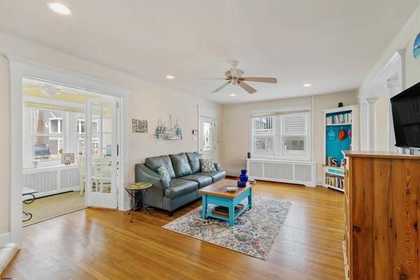 12 N Wyoming Ave, Ventnor, NJ 08406
