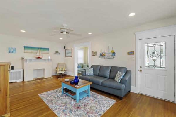 12 N Wyoming Ave, Ventnor, NJ 08406
