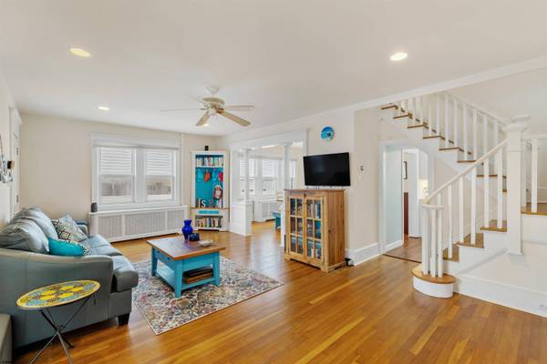 12 N Wyoming Ave, Ventnor, NJ 08406