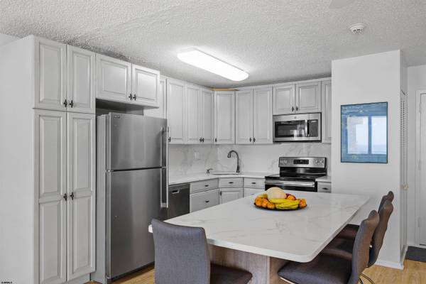 9600 Atlantic Ave, Margate, NJ 08406