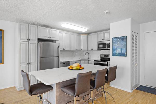 9600 Atlantic Ave, Margate, NJ 08406