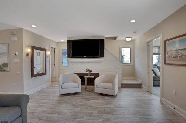 16 N Haverford Ave, Margate, NJ 08402