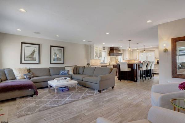 16 N Haverford Ave, Margate, NJ 08402
