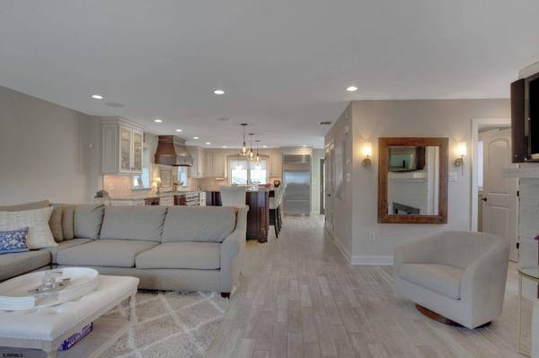 16 N Haverford Ave, Margate, NJ 08402
