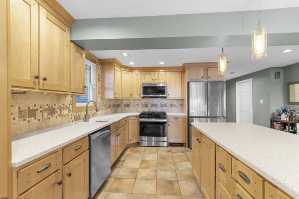 5611 Winchester Ave, Ventnor, NJ 08406