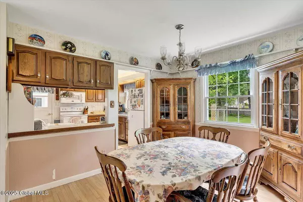 27 Cedar Lane, Schenectady, NY 12302