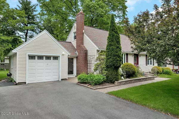 27 Cedar Lane, Schenectady, NY 12302