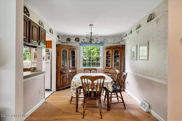 27 Cedar Lane, Schenectady, NY 12302