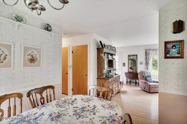 27 Cedar Lane, Schenectady, NY 12302