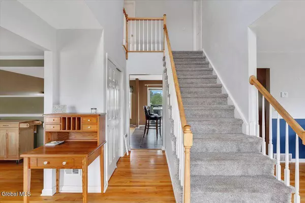 24 Francis Drive, North Greenbush, NY 12198