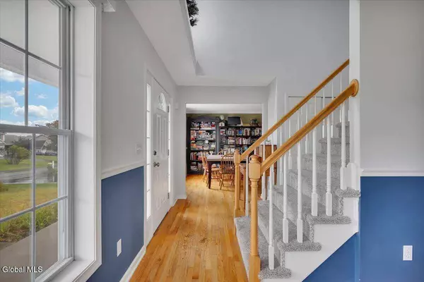 24 Francis Drive, North Greenbush, NY 12198