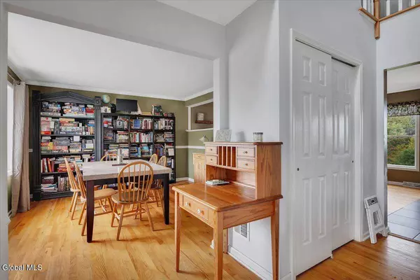 24 Francis Drive, North Greenbush, NY 12198