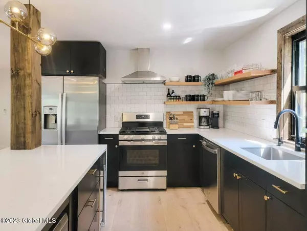 724 Green Lake Road, Athens, NY 12015