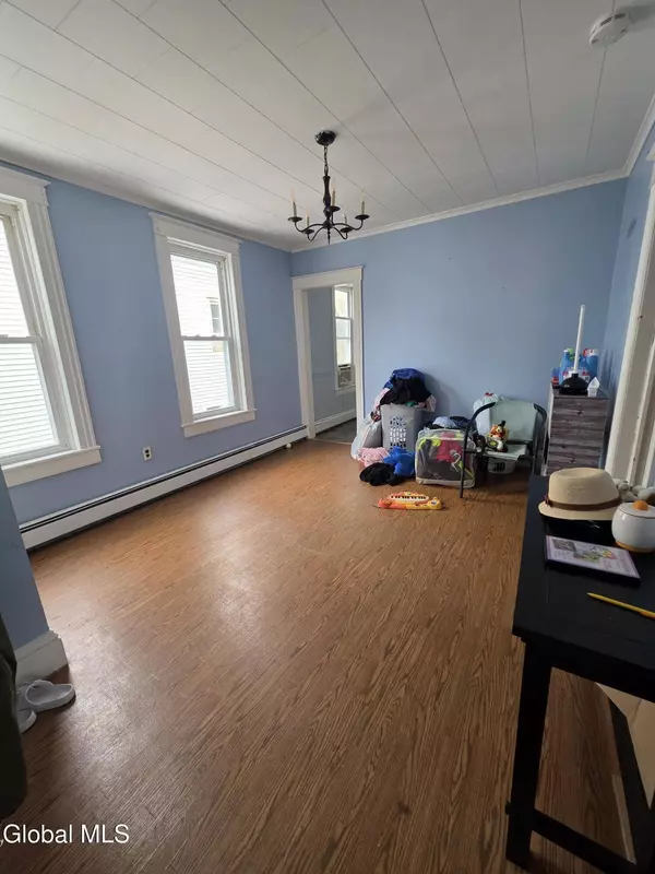 26 Van Derveer Street, Amsterdam, NY 12010