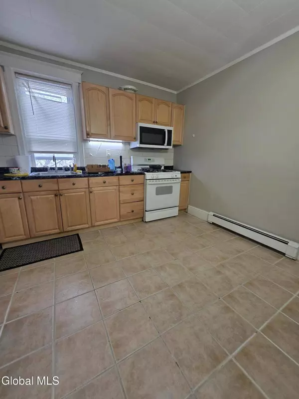 26 Van Derveer Street, Amsterdam, NY 12010