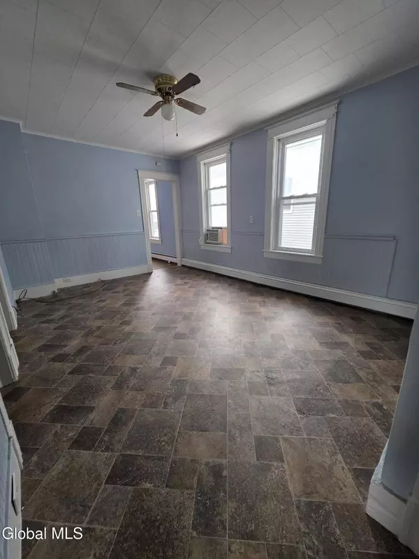 26 Van Derveer Street, Amsterdam, NY 12010