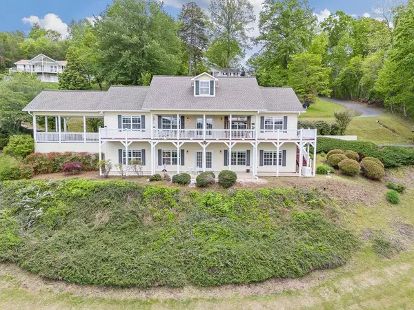 372 Hillside Drive, Warne, NC 28909