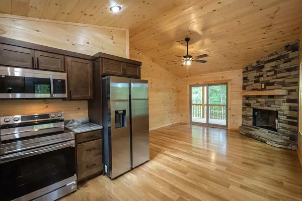 104 Harvest Oaks Dr, Murphy, NC 28906