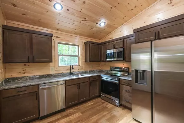 104 Harvest Oaks Dr, Murphy, NC 28906