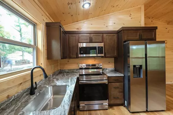 104 Harvest Oaks Dr, Murphy, NC 28906