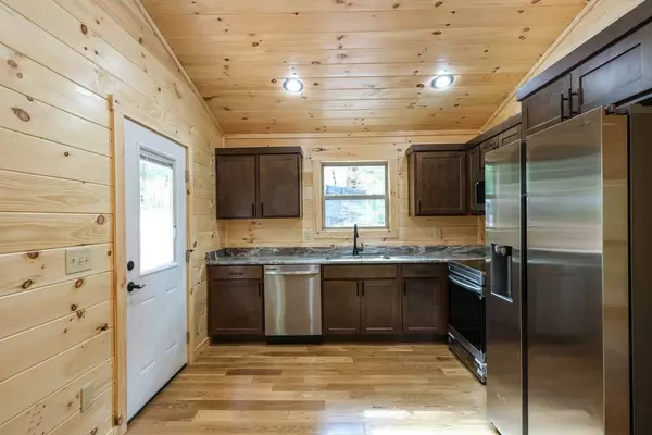 104 Harvest Oaks Dr, Murphy, NC 28906